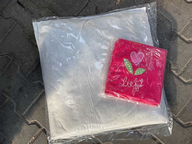 Partij lief - sierkussen - rood (190x) - afbeelding 4 van  4