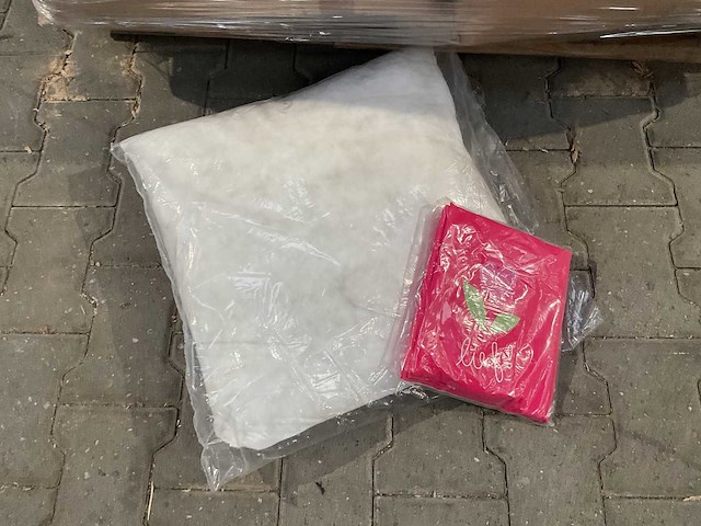 Partij lief - sierkussen - rood (90x) - afbeelding 4 van  4