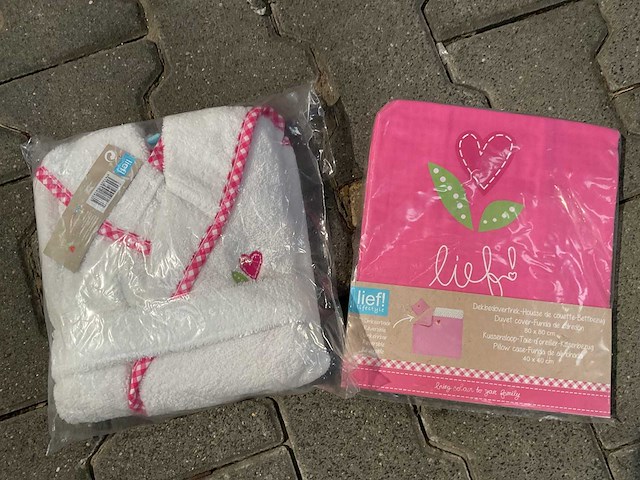 Partij lief badjas/dekbedovertrek (22x) - afbeelding 5 van  6