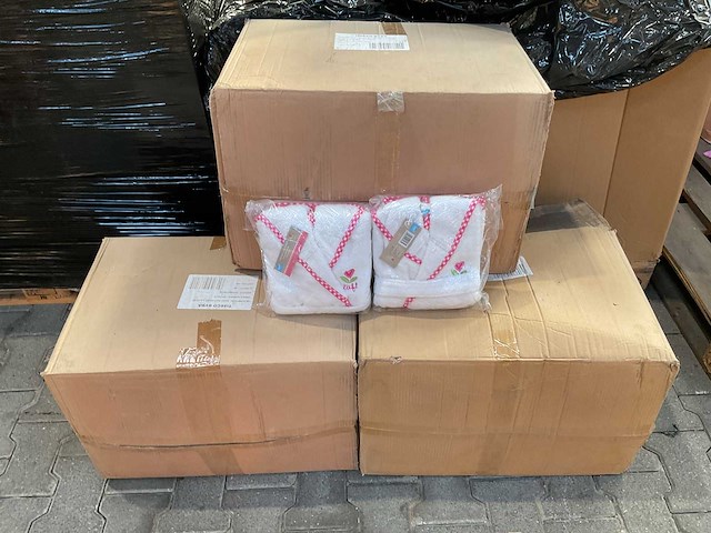 Partij lief badjassen wit (108x) - afbeelding 1 van  4