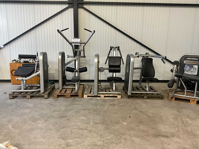 Partij life fitness fitnessapparatuur (8x) - afbeelding 27 van  30