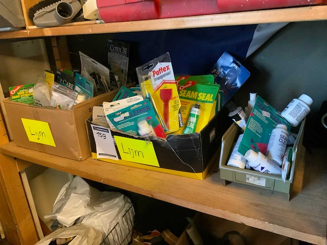 Partij lijm in 1 vak - afbeelding 1 van  4