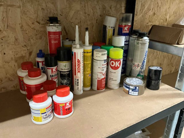 Partij lijm, kit en purschuim - afbeelding 1 van  4