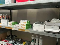 Partij lijm, verlichting en bevestigingsmaterialen