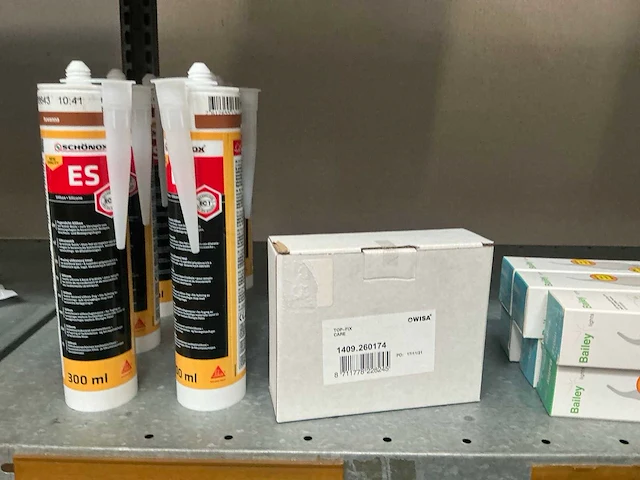 Partij lijm, verlichting en bevestigingsmaterialen - afbeelding 1 van  4