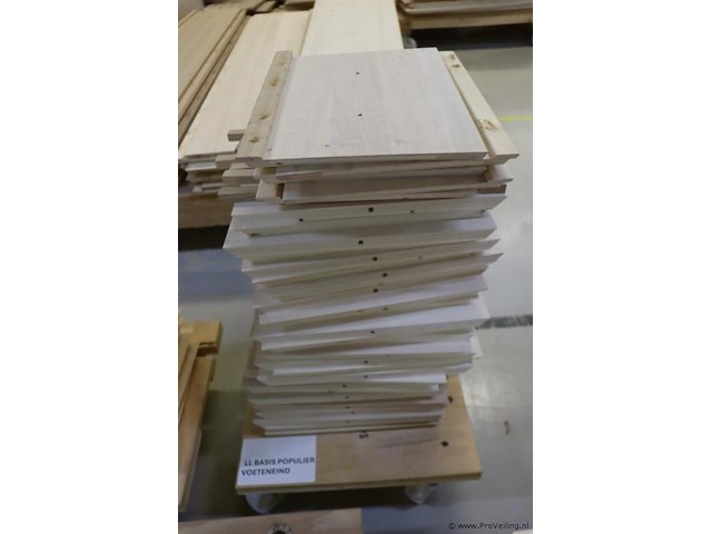 Partij linalite® hout (onderdelen uitvaartkisten), diverse soorten o.a. ll plus eiken/vuren/populier hoofeind & zijkanten - afbeelding 4 van  30