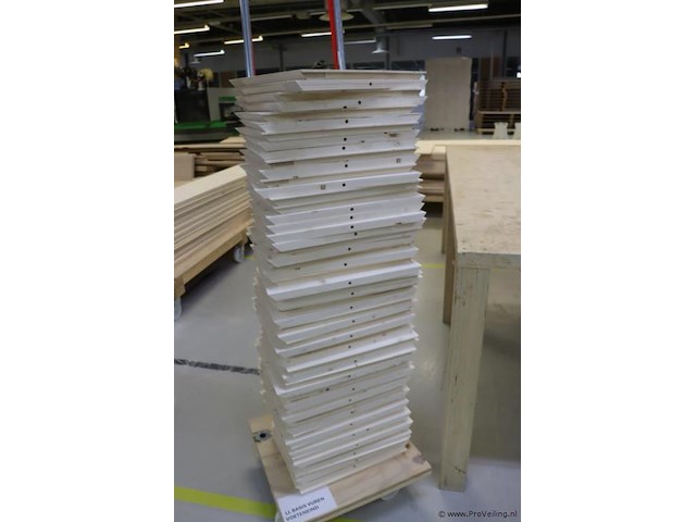 Partij linalite® hout (onderdelen uitvaartkisten), diverse soorten o.a. ll plus eiken/vuren/populier hoofeind & zijkanten - afbeelding 6 van  30