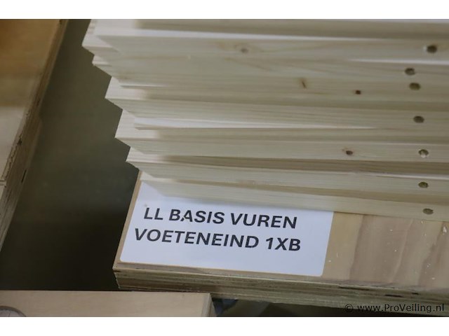 Partij linalite® hout (onderdelen uitvaartkisten), diverse soorten o.a. ll plus eiken/vuren/populier hoofeind & zijkanten - afbeelding 10 van  30