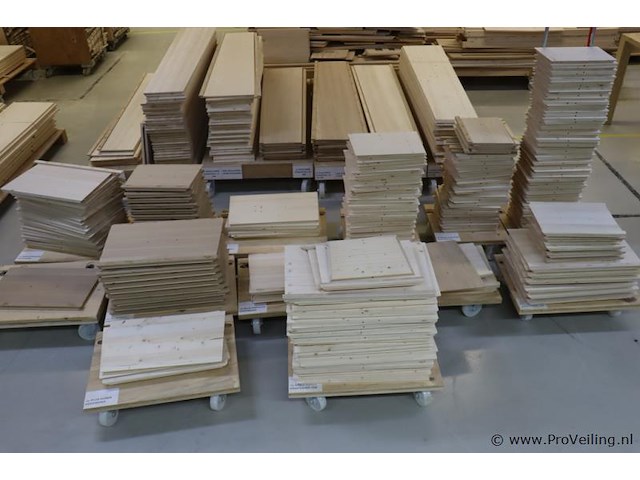 Partij linalite® hout (onderdelen uitvaartkisten), diverse soorten o.a. ll plus eiken/vuren/populier hoofeind & zijkanten - afbeelding 1 van  30