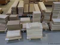 Partij linalite® hout (onderdelen uitvaartkisten), diverse soorten o.a. ll plus eiken/vuren/populier hoofeind & zijkanten - afbeelding 1 van  30