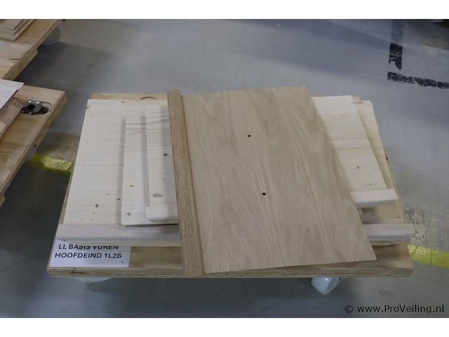 Partij linalite® hout (onderdelen uitvaartkisten), diverse soorten o.a. ll plus eiken/vuren/populier hoofeind & zijkanten - afbeelding 16 van  30