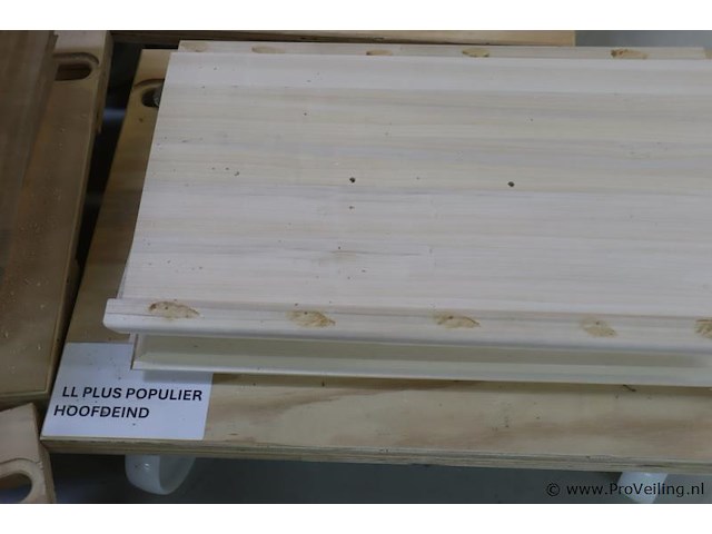 Partij linalite® hout (onderdelen uitvaartkisten), diverse soorten o.a. ll plus eiken/vuren/populier hoofeind & zijkanten - afbeelding 17 van  30