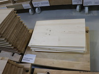 Partij linalite® hout (onderdelen uitvaartkisten), diverse soorten o.a. ll plus eiken/vuren/populier hoofeind & zijkanten - afbeelding 18 van  30