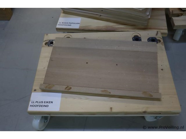 Partij linalite® hout (onderdelen uitvaartkisten), diverse soorten o.a. ll plus eiken/vuren/populier hoofeind & zijkanten - afbeelding 24 van  30