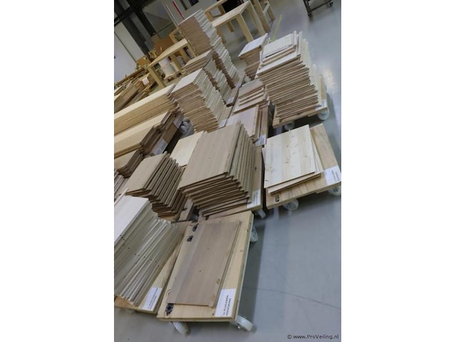 Partij linalite® hout (onderdelen uitvaartkisten), diverse soorten o.a. ll plus eiken/vuren/populier hoofeind & zijkanten - afbeelding 23 van  30