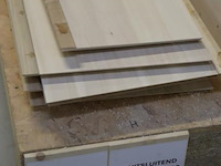 Partij linalite® hout (onderdelen uitvaartkisten), diverse soorten o.a. ll plus eiken/vuren/populier hoofeind & zijkanten - afbeelding 25 van  30