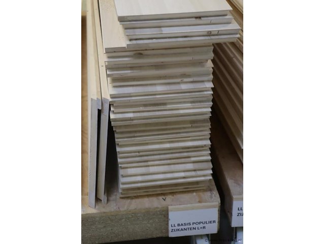 Partij linalite® hout (onderdelen uitvaartkisten), diverse soorten o.a. ll plus eiken/vuren/populier hoofeind & zijkanten - afbeelding 26 van  30