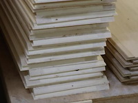 Partij linalite® hout (onderdelen uitvaartkisten), diverse soorten o.a. ll plus eiken/vuren/populier hoofeind & zijkanten - afbeelding 27 van  30