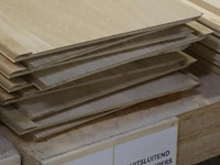Partij linalite® hout (onderdelen uitvaartkisten), diverse soorten o.a. ll plus eiken/vuren/populier hoofeind & zijkanten - afbeelding 29 van  30