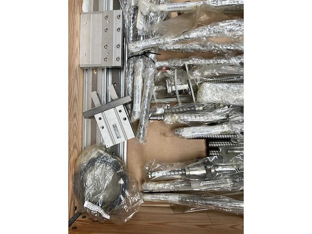 Partij lineaire geleidingen & kogelomloopspindels 97kg - afbeelding 6 van  9