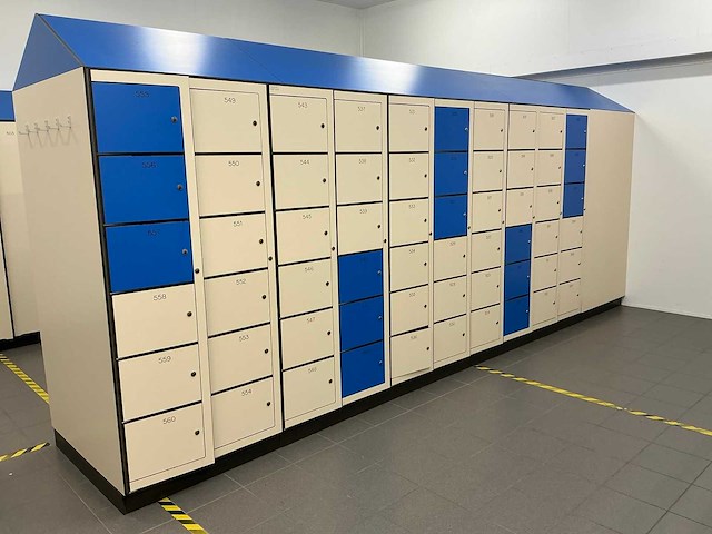 Partij lockerkasten - afbeelding 2 van  5