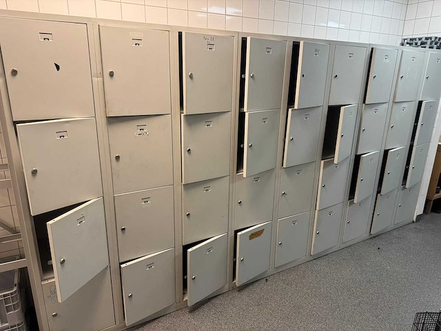Partij lockerkasten - afbeelding 1 van  5