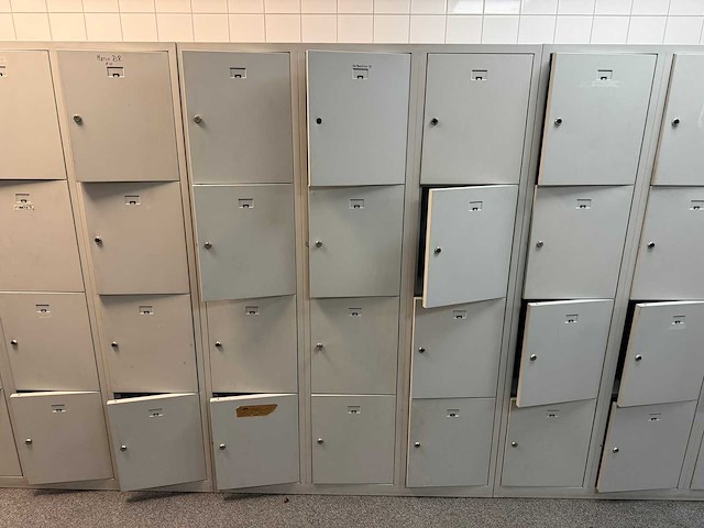 Partij lockerkasten - afbeelding 3 van  5