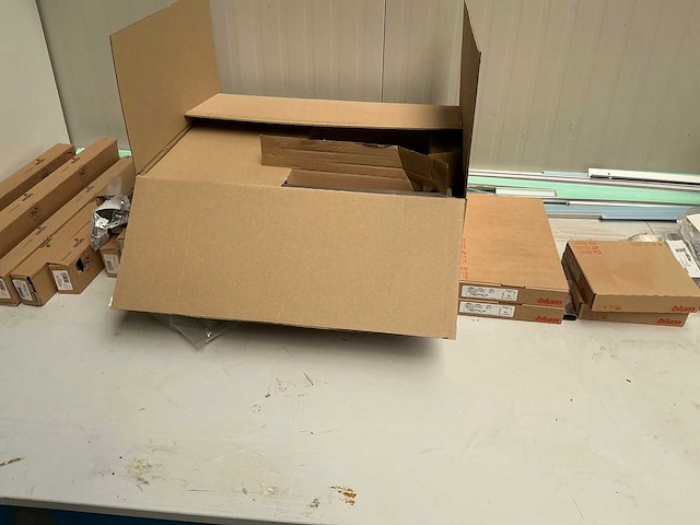 Partij lockerkastonderdelen en divers - afbeelding 8 van  8