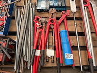 Partij loodgietersgereedschap met pijpbuigtangen, draadeinden, boren en slangen - afbeelding 5 van  8