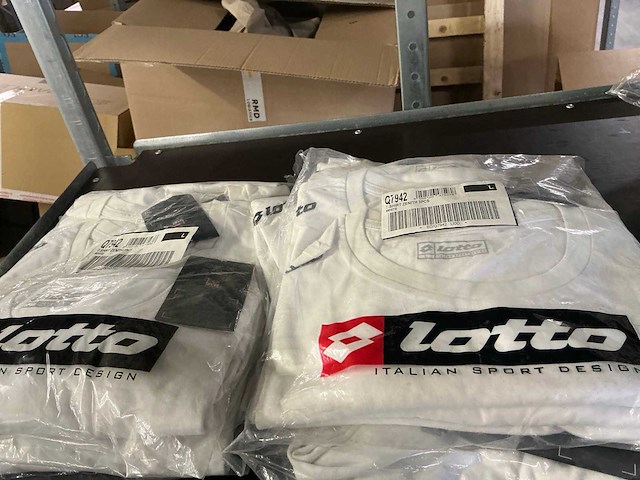 Partij lotto t-shirts (3-packs) & jassen (11x) - afbeelding 5 van  6