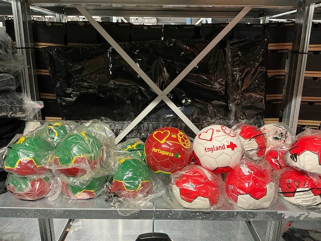 Partij love equals football portuguesa&england (21x) - afbeelding 1 van  3