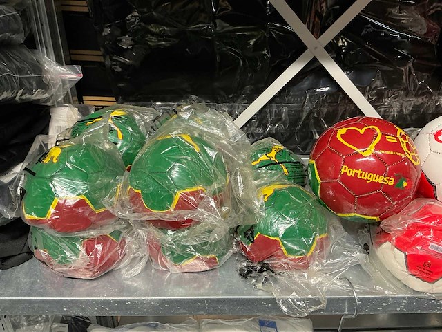 Partij love equals football portuguesa&england (21x) - afbeelding 2 van  3