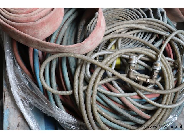 Partij lucht- en waterslangen - afbeelding 5 van  8