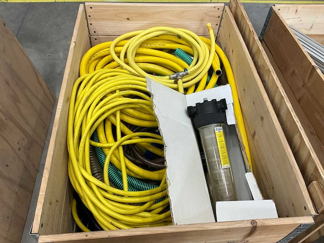 Partij lucht-en waterslang - afbeelding 2 van  5