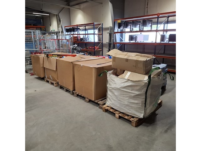 Partij lucht, interieur, brandstof & olie filters, o.a. jakoparts - afbeelding 1 van  56