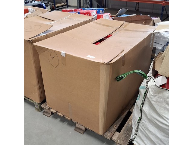 Partij lucht, interieur, brandstof & olie filters, o.a. jakoparts - afbeelding 10 van  56