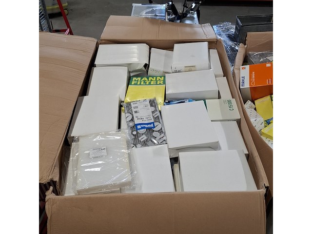 Partij lucht, interieur, brandstof & olie filters, o.a. jakoparts - afbeelding 47 van  56