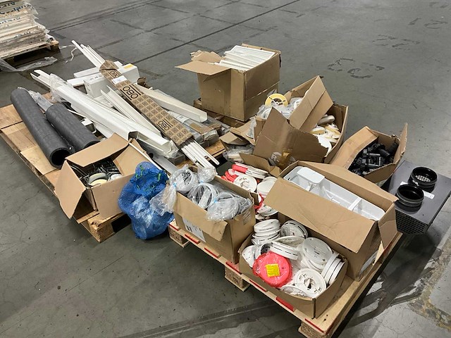 Partij luchtbehandelings installatiematerialen - afbeelding 1 van  8