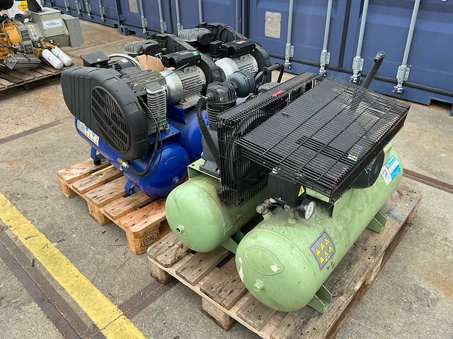 Partij luchtcompressoren - metabo mega 450 - creemers csg 200/60k - afbeelding 12 van  14