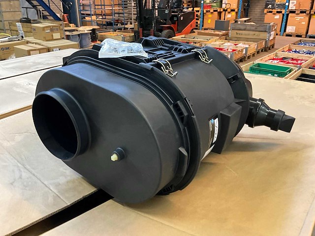 Partij luchtfilterhuizen en raamrubbers - afbeelding 2 van  9