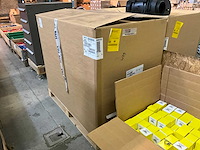 Partij luchtfilterhuizen en raamrubbers - afbeelding 6 van  9