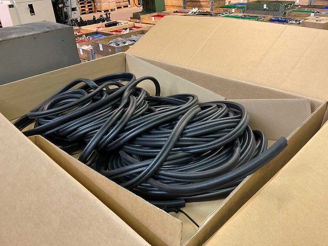 Partij luchtfilterhuizen en raamrubbers - afbeelding 7 van  9