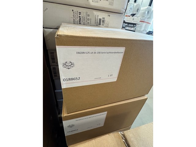 Partij luchtverdeelkast en toebehoren, 200 serie, grijs - afbeelding 7 van  11