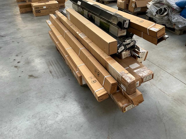 Partij luifels en luifelonderdelen - afbeelding 6 van  16