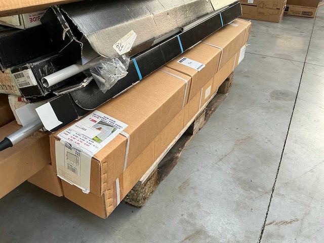 Partij luifels en luifelonderdelen - afbeelding 14 van  16