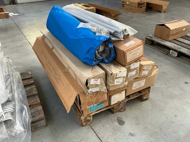 Partij luifels, voortenten en frames - afbeelding 3 van  15