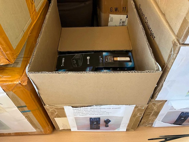 Partij m1 batterijladers (circa 200 stuks) - afbeelding 3 van  4