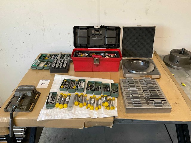 Partij machine gereedschap - afbeelding 1 van  7