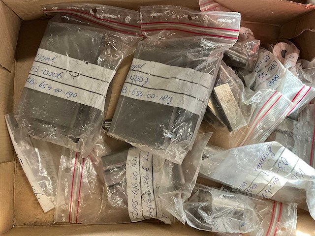 Partij machine onderdelen en divers - afbeelding 2 van  18