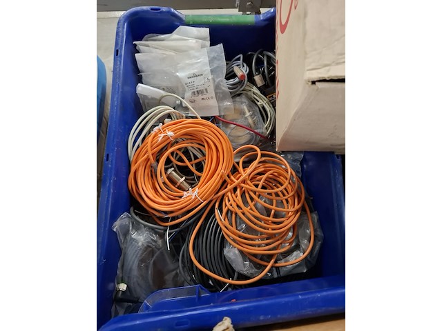 Partij machine onderdelen en toebehoren o.a. skf, omron - afbeelding 6 van  17